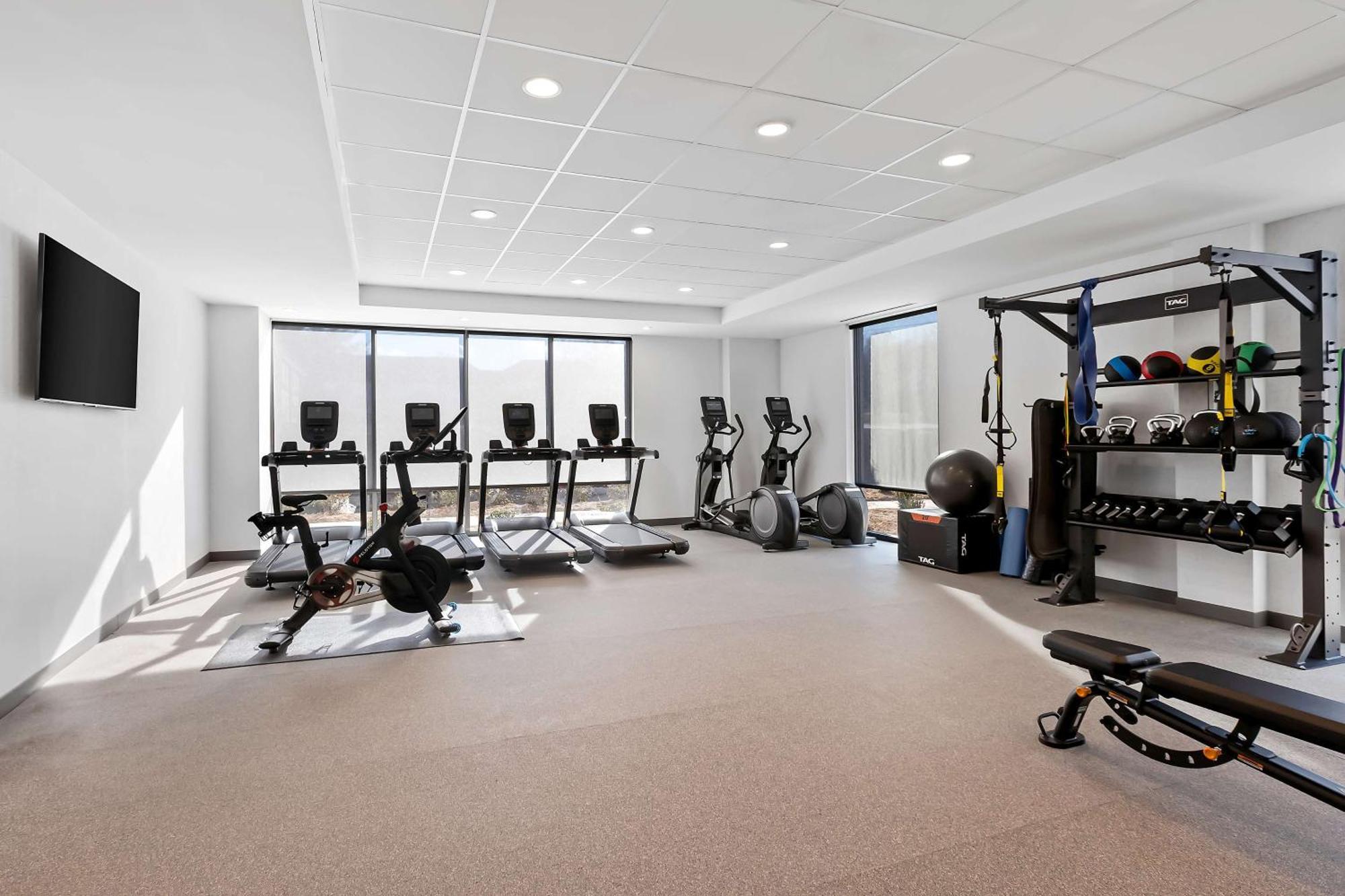 Home2 Suites By Hilton Hendersonville Extérieur photo
